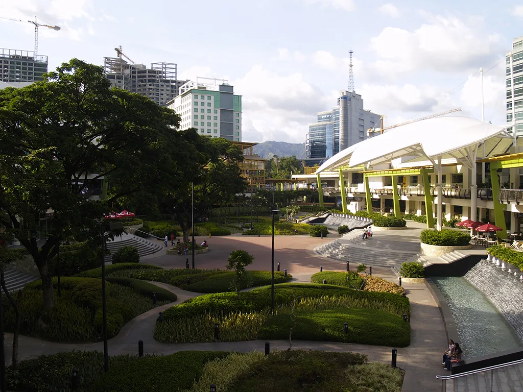 Cebu's Mall - Shows the construction underway in Cebu turning it into a metropolis.