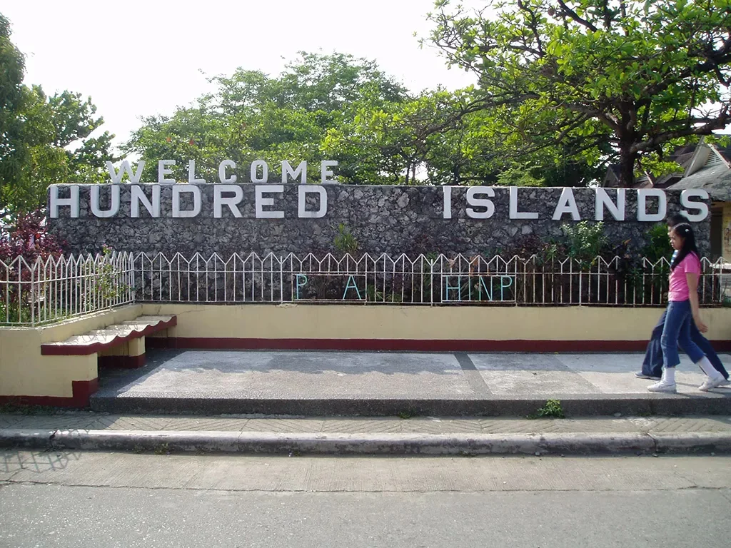 Entrance to Hundred Islands Park Welcome Message